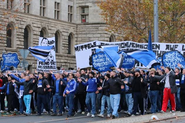 16.11.2025 Demonstration Fandemo in Leipzig Der Fußball ist sicher. Die Fans vom HSV. Leipzig Sachsen Deutschland