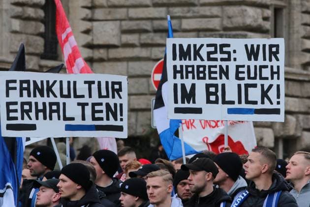 16.11.2025 Demonstration Fandemo in Leipzig Der Fußball ist sicher. Die Fans des HSV: Leipzig Sachsen Deutschland