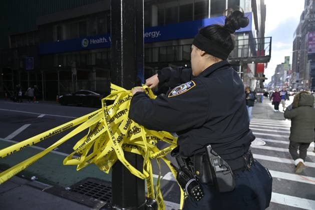 New York Jets NFL cornerback Kris Boyd shot in New York City MANHATTAN, NEW YORK, UNITED STATES - NOVEMBER 16 - NYPD officers maintain a security cordon after New York Jets NFL cornerback Kris Boyd was shot and critically hurt outside a restaurant in Midtown, Manhattan, New York, United States on November 16, 2025. Kyle Mazza Anadolu New York United States. Editorial use only. Please get in touch for any other usage.  Copyright: x2025xAnadoluxKylexMazzax