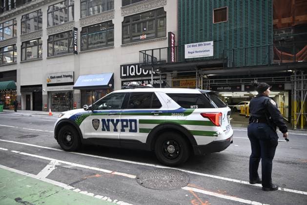 New York Jets NFL cornerback Kris Boyd shot in New York City MANHATTAN, NEW YORK, UNITED STATES - NOVEMBER 16 - NYPD officers maintain a security cordon after New York Jets NFL cornerback Kris Boyd was shot and critically hurt outside a restaurant in Midtown, Manhattan, New York, United States on November 16, 2025. Kyle Mazza Anadolu New York United States. Editorial use only. Please get in touch for any other usage.  Copyright: x2025xAnadoluxKylexMazzax