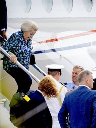 Bonaire, The Netherlands, 2025-11-16 19:53:22 BONAIRE, November 16, 2025, Airport: Princess Beatrix arrives at Bonaire Airport. The visit focuses on the work of the Dutch Caribbean Nature Alliance (DCNA) and social initiatives on the islands. The Princess is the patron of DCNA. PHOTO: NLBeeld Albert Nieboer Credit: NL Beeld Patrick van Emst  Copyright: xx x
