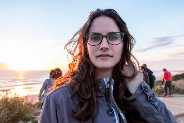Portrait at sunset of a nice young woman wearing prescription glasses. Chiclana de la Frontera, AL, Spain R_JUOR201210C-592789-01 ,model released, Symbolfoto