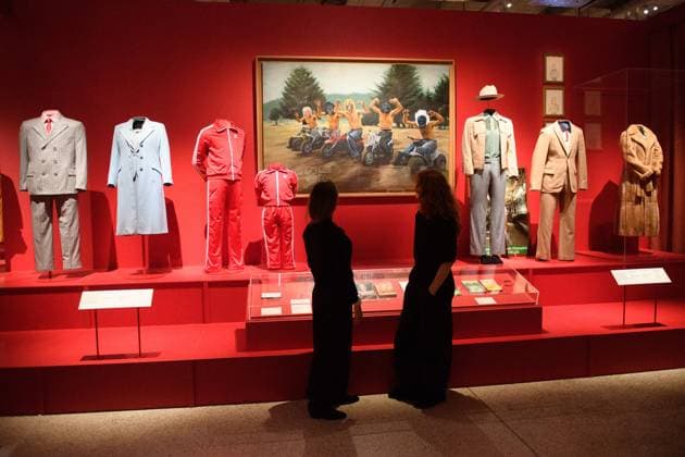 Wes Anderson: The Archives Press Preview at Design Museum, London, UK A staff member views Costumes designed by Karen Patch for The Royal Tenenbaums at a photocall for The Design Museum s Wes Anderson: The Archives Exhibition at The Design Museum in London, England, UK on Monday 17 November 2025. The exhibition runs from 21 November 2025 - 26 July 2026., Credit:Justin Ng Avalon UK, England, London, Design Museum  Copyright: xJustinxNgx xAvalonx 1052941960