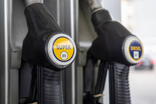 Nahaufnahme einer Zapfsäule mit Benzin und Diesel *** Close-up of a gas pump with gasoline and diesel Copyright: xUdoxHerrmannx