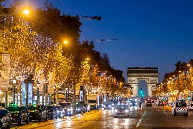 Paris, France November 17, 2025 - People walk past the Christmas lights set along Champs-ElysÃ es. The decorations will remain in place until January 4, 2026, and will be illuminated nightly until midnight, except on December 24 and 31, when the Champs-ElysÃ es will shine all night long. DECORATIONS DE NOEL, FETES DE FIN D ANNEE, ILLUMINATIONS DE NOEL, CHRISTMAS LIGHTS, ILLUSTRATION, AVENUE DES CHAMPS ELYSEES, PARIS, TOURISME, SHOPPING, ECONOMIE, CITYSCAPE, CREPUSCULE, SOIR, NUIT, SITE TOURISTIQUE, DECEMBRE, PAYSAGE URBAIN, VILLE, ECLAIRAGE, MONUMENT, LUMIERES, LED, GUIRLANDES  Copyright: xVincentxIsorex
