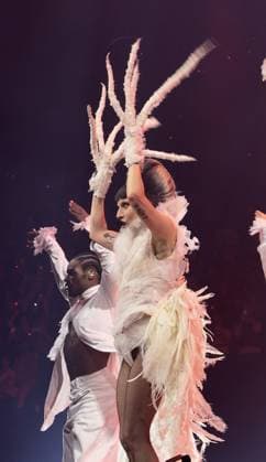 Lady Gaga en concert à Paris à lAccor Arena lors de sa tournée Mayhem Hall , France, le 17 novembre 2025 Lady Gaga in concert in Paris at Accor Arena during her Mayhem Hall tour, France, November 17, 2025 Paris France  Copyright: xLÃ axVieillot BestimagexLÃ axVieillot Bestimagex