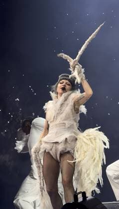 Lady Gaga en concert à Paris à lAccor Arena lors de sa tournée Mayhem Hall , France, le 17 novembre 2025 Lady Gaga in concert in Paris at Accor Arena during her Mayhem Hall tour, France, November 17, 2025 Paris France  Copyright: xLÃ axVieillot BestimagexLÃ axVieillot Bestimagex