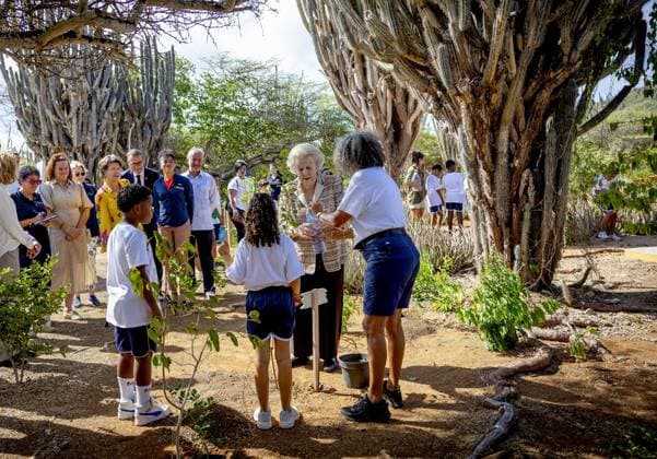 Bonaire, The Netherlands, 2025-11-18 15:06:22 BONAIRE, November 18, 2025. Princess Beatrix visits Bonaire. The visit focuses on the work of the Dutch Caribbean Nature Alliance (DCNA) and social initiatives on the islands. The Princess is the patron of DCNA. PHOTO: NLBeeld Albert Nieboer Credit: NL Beeld Patrick van Emst  Copyright: xx x