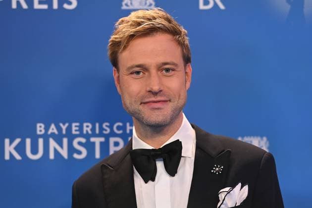 Benjamin APPL (Opernsaenger), Einzelbild,angeschnittenes Einzelmotiv,Portraet,Portrait,Porträt. Verleihung Bayerischer Kunstpreis 2025 am 18.11.2025 im Bergson Kunstkraftwerk in Muenchen