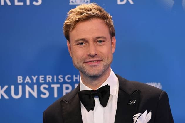 Benjamin APPL (Opernsaenger), Einzelbild,angeschnittenes Einzelmotiv,Portraet,Portrait,Porträt. Verleihung Bayerischer Kunstpreis 2025 am 18.11.2025 im Bergson Kunstkraftwerk in Muenchen