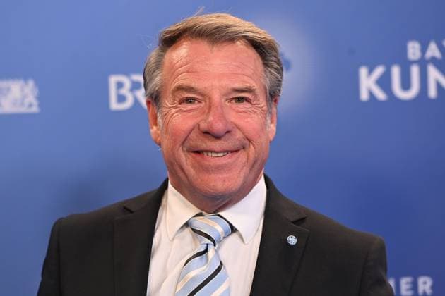 Patrick LINDNER (Saenger), Einzelbild,angeschnittenes Einzelmotiv,Portraet,Portrait,Porträt. Verleihung Bayerischer Kunstpreis 2025 am 18.11.2025 im Bergson Kunstkraftwerk in Muenchen
