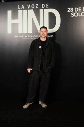 Premiere of La voz de Hind Actor Hugo Silva poses during the red carpet of the film La voz de Hind, at the Palacio de la Prensa, on November 18, 2025, in Madrid Spain The film narrates the anguished wait of a six-year-old Palestinian girl, trapped in a car under fire in Gaza, while the Red Crescent tries to rescue her, The film focuses on the drama of the calls for help and the helplessness of those who try to help her, without showing explicit violence 18 NOVEMBER 2025 PREMIERE FILM PRESENTATION CINE GAZA Madrid Madrid Spain  Copyright: xMateoxLanzuelax 7109968