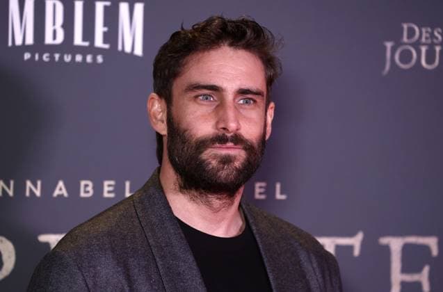 London Premiere of Desperate Journey at Odeon Luxe Leicester Square in London, UK - 18 Nov 2025 Fernando Guallar attends the London Premiere of Desperate Journey at Odeon Luxe Leicester Square. London United Kingdom Copyright: xFredxDuvalx xSOPAxImagesx FD_Desperate_Journey_22