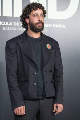 November 18, 2025, Madrid, Spain: Motaz Malhees poses during the premiere for the film La Voz de Hind , at the Palacio de la Prensa, in Madrid. Madrid Spain - ZUMAs197 20251118_aab_s197_046 Copyright: xAtilanoxGarciax