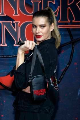 Stranger Things 5 , Fan Event im Flughafen Tempelhof, Berlin, 18.11.2025 Rebecca Kunikowski bei dem Fan Event zu Stranger Things im Hangar 7 im Flughafen Tempelhof in Berlin am 18.11.2025 Berlin Flughafen Tempelhof Copyright: xAnitaxBuggex