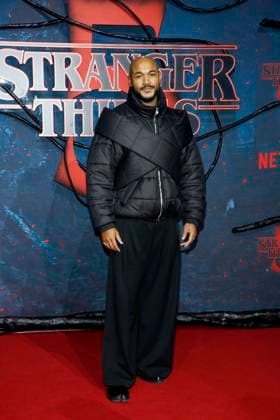 Stranger Things 5 , Fan Event im Flughafen Tempelhof, Berlin, 18.11.2025 Malick Bauer bei dem Fan Event zu Stranger Things im Hangar 7 im Flughafen Tempelhof in Berlin am 18.11.2025 Berlin Flughafen Tempelhof Copyright: xAnitaxBuggex