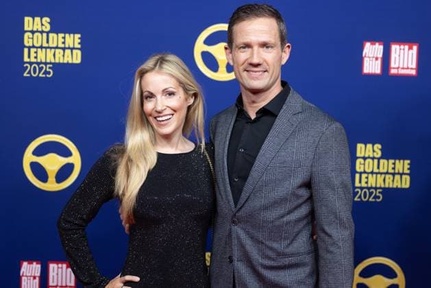 Das Goldene Lenkrad 2025 Sebastian Ogier Ralleyrennfahrer und Andrea Kaiser Moderatorin Verleihung Auto BILD Das Goldene Lenkrad 2025 im Axel Springer Gebäude in Berlin Copyright: xEventpressxFuhrx