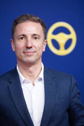 Das Goldene Lenkrad 2025 Florian Huettl, CEO von Opel Verleihung Auto BILD Das Goldene Lenkrad 2025 im Axel Springer Gebäude in Berlin Copyright: xEventpressxFuhrx