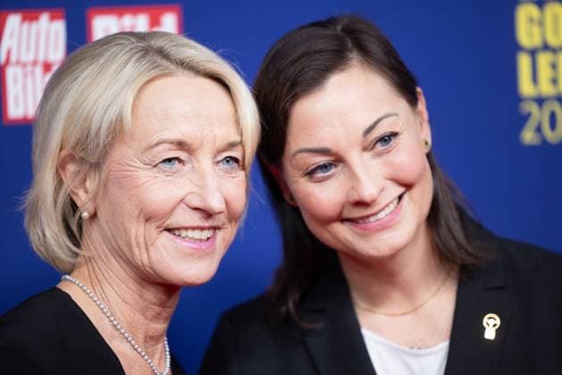 Das Goldene Lenkrad 2025 Isolde Holderied, Rallye-Fahrerin und Lina van de Mars TV-Moderatorin Verleihung Auto BILD Das Goldene Lenkrad 2025 im Axel Springer Gebäude in Berlin Copyright: xEventpressxFuhrx