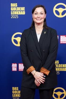 Das Goldene Lenkrad 2025 Lina van de Mars TV-Moderatorin Verleihung Auto BILD Das Goldene Lenkrad 2025 im Axel Springer Gebäude in Berlin Copyright: xEventpressxFuhrx