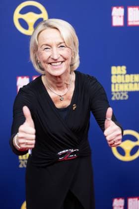 Das Goldene Lenkrad 2025 Isolde Holderied, Rallye-Fahrerin Verleihung Auto BILD Das Goldene Lenkrad 2025 im Axel Springer Gebäude in Berlin Copyright: xEventpressxFuhrx