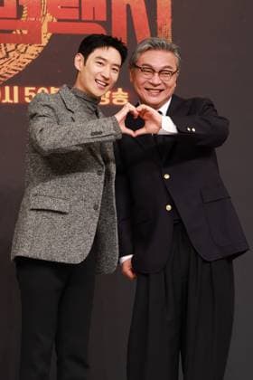 S. Korean actors Lee Jae-hoon and Kim Eui-sung S. Korean actors Lee Jae-hoon and Kim Eui-sung South Korean actors Lee Jae-hoon (L) and Kim Eui-sung, who star in the new drama Taxi Driver 3, pose for a photo during a publicity event in Seoul on Nov. 18, 2025. The first episode of the drama will be aired by the SBS TV network on Nov. 21. (Yonhap) 2025-11-19 12:08:57 < 1980-2025 YONHAPNEWS AGENCY. .> ¼­¿ïÆ¯º°½Ã EDITORIAL USE ONLY  Copyright: xx PYH2025111906320034400 YonhapxNewsx yonphotos247149