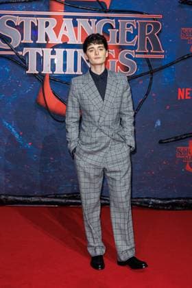 Fan Event - Stranger Things 5 - Noah Schnapp beim Netflix Stranger Things Staffel 5 Fan Event im Flughafen Tempelhof Hangar 7 am 18.11.2025 in Berlin. Copyright: xEventpressxKochanx