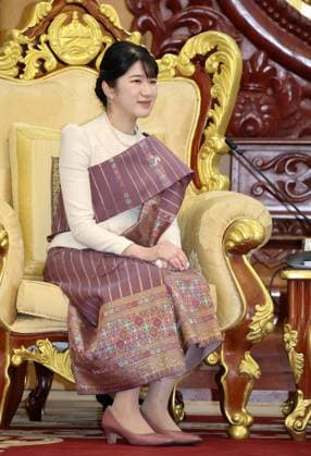 Japan Princess Aiko in Laos Japanese Princess Aiko, in Laotian traditional dress, meets Lao President Thongloun Sisoulith in Vientiane on Nov. 18, 2025, during her official trip to Laos. (Pool photo)  A14AA0005044101P