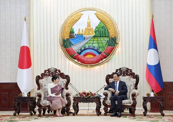 Japan Princess Aiko in Laos Japanese Princess Aiko (L), in Laotian traditional dress, meets Lao Prime Minister Sonexay Siphandone in Vientiane on Nov. 18, 2025, during her official trip to Laos. (Pool photo)  A14AA0005044104P