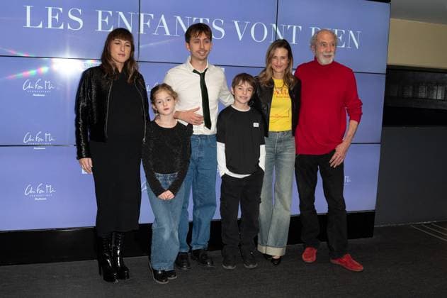 Les Enfants Vont Bien Premiere - Paris Juliette Armanet, Nina Birman, Nathan Ambrosioni, Manoa Varvat, Camille Cottin and Feodor Atkine attending to the premiere of ‘Les enfants vont bien’ held at UGC Les Halles cinema, in Paris, France on November 18, 2025. Photo by Mireille Ampilhac ABACAPRESS.COM Paris France  Copyright: xAmpilhacxMireille ABACAx