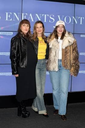 Les Enfants Vont Bien Premiere - Paris Juliette Armanet, Camille Cottin and Monia Chokri attending to the premiere of ‘Les enfants vont bien’ held at UGC Les Halles cinema, in Paris, France on November 18, 2025. Photo by Mireille Ampilhac ABACAPRESS.COM Paris France  Copyright: xAmpilhacxMireille ABACAx
