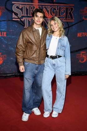 abb Noah Miguel Oechsle Rodriguez und Lara Sprengler zu Gast auf dem roten Teppich beim Grossen Fan-Event mit Screening am roten Teppich der Netflix Serie STRANGER THINGS 5 im Tempelhof Airport am 18.11.2025 in Berlin Berlin Deutschland