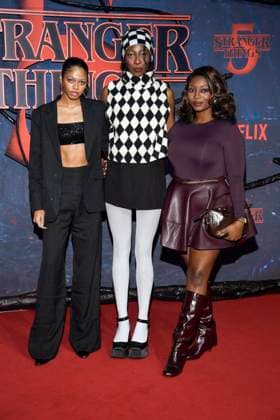 abb Maureen Adim, Toni Dreher-Adenuga und Temi Dreher-Adenuga zu Gast auf dem roten Teppich beim Grossen Fan-Event mit Screening der Netflix Serie STRANGER THINGS 5 im Tempelhof Airport am 18.11.2025 in Berlin Berlin Deutschland