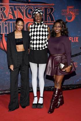 abb Maureen Adim, Toni Dreher-Adenuga und Temi Dreher-Adenuga zu Gast auf dem roten Teppich beim Grossen Fan-Event mit Screening der Netflix Serie STRANGER THINGS 5 im Tempelhof Airport am 18.11.2025 in Berlin Berlin Deutschland