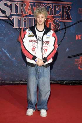 abb Theo Carow zu Gast auf dem roten Teppich beim Grossen Fan-Event mit Screening der Netflix Serie STRANGER THINGS 5 im Tempelhof Airport am 18.11.2025 in Berlin Berlin Deutschland