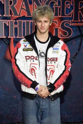 abb Theo Carow zu Gast auf dem roten Teppich beim Grossen Fan-Event mit Screening der Netflix Serie STRANGER THINGS 5 im Tempelhof Airport am 18.11.2025 in Berlin Berlin Deutschland