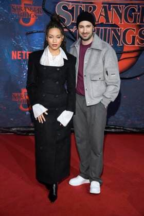 abb Jenny Augsta und Dominik Porschen zu Gast auf dem roten Teppich beim Grossen Fan-Event mit Screening der Netflix Serie STRANGER THINGS 5 im Tempelhof Airport am 18.11.2025 in Berlin Berlin Deutschland