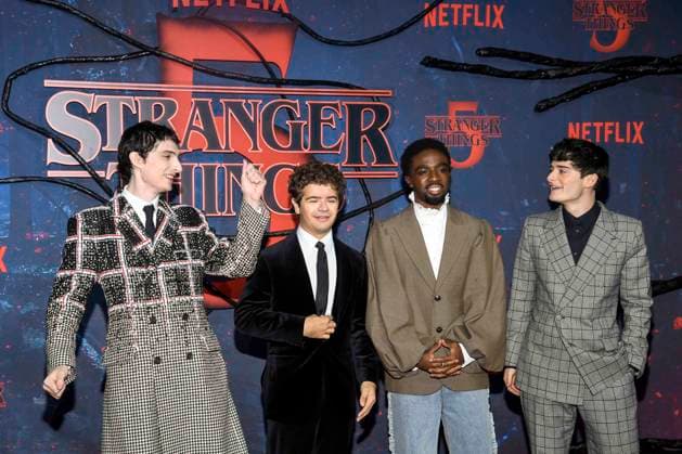 abb Finn Wolfhard, Gaten Matarazzo, Caleb McLaughlin und Noah Schnapp zu Gast auf dem roten Teppich beim Grossen Fan-Event mit Screening der Netflix Serie STRANGER THINGS 5 im Tempelhof Airport am 18.11.2025 in Berlin Berlin Deutschland