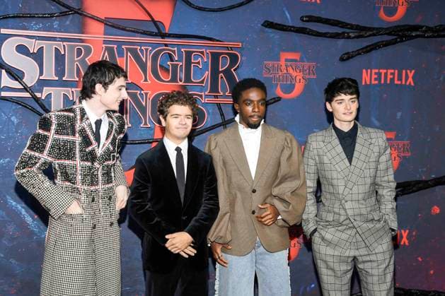abb Finn Wolfhard, Gaten Matarazzo, Caleb McLaughlin und Noah Schnapp zu Gast auf dem roten Teppich beim Grossen Fan-Event mit Screening der Netflix Serie STRANGER THINGS 5 im Tempelhof Airport am 18.11.2025 in Berlin Berlin Deutschland