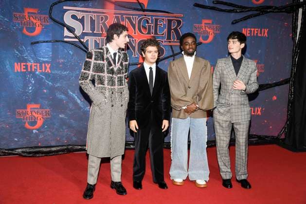 abb Finn Wolfhard, Gaten Matarazzo, Caleb McLaughlin und Noah Schnapp zu Gast auf dem roten Teppich beim Grossen Fan-Event mit Screening der Netflix Serie STRANGER THINGS 5 im Tempelhof Airport am 18.11.2025 in Berlin Berlin Deutschland