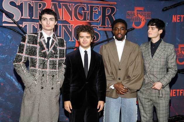 abb Finn Wolfhard, Gaten Matarazzo, Caleb McLaughlin und Noah Schnapp zu Gast auf dem roten Teppich beim Grossen Fan-Event mit Screening der Netflix Serie STRANGER THINGS 5 im Tempelhof Airport am 18.11.2025 in Berlin Berlin Deutschland