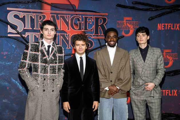 abb Finn Wolfhard, Gaten Matarazzo, Caleb McLaughlin und Noah Schnapp zu Gast auf dem roten Teppich beim Grossen Fan-Event mit Screening der Netflix Serie STRANGER THINGS 5 im Tempelhof Airport am 18.11.2025 in Berlin Berlin Deutschland