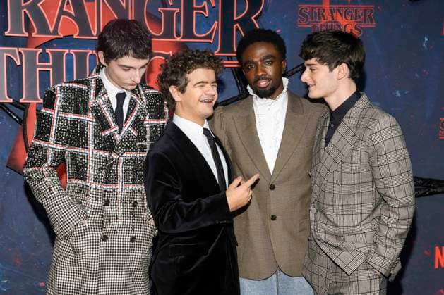 abb Finn Wolfhard, Gaten Matarazzo, Caleb McLaughlin und Noah Schnapp zu Gast auf dem roten Teppich beim Grossen Fan-Event mit Screening der Netflix Serie STRANGER THINGS 5 im Tempelhof Airport am 18.11.2025 in Berlin Berlin Deutschland