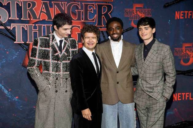 abb Finn Wolfhard, Gaten Matarazzo, Caleb McLaughlin und Noah Schnapp zu Gast auf dem roten Teppich beim Grossen Fan-Event mit Screening der Netflix Serie STRANGER THINGS 5 im Tempelhof Airport am 18.11.2025 in Berlin Berlin Deutschland