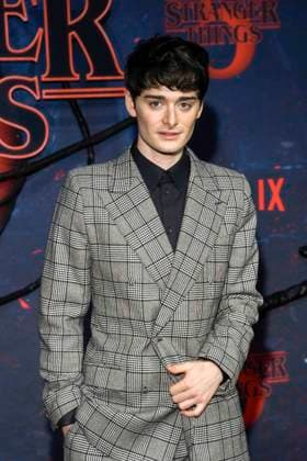 abb Noah Schnapp zu Gast auf dem roten Teppich beim Grossen Fan-Event mit Screening der Netflix Serie STRANGER THINGS 5 im Tempelhof Airport am 18.11.2025 in Berlin Berlin Deutschland