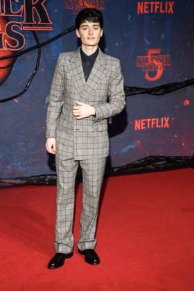 abb Noah Schnapp zu Gast auf dem roten Teppich beim Grossen Fan-Event mit Screening der Netflix Serie STRANGER THINGS 5 im Tempelhof Airport am 18.11.2025 in Berlin Berlin Deutschland