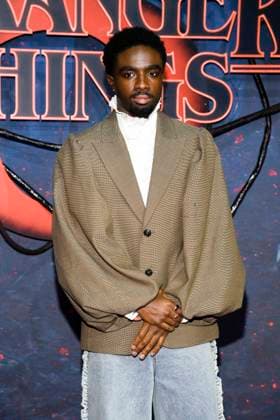 abb Caleb McLaughlin zu Gast auf dem roten Teppich beim Grossen Fan-Event mit Screening der Netflix Serie STRANGER THINGS 5 im Tempelhof Airport am 18.11.2025 in Berlin Berlin Deutschland