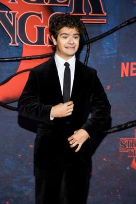 abb Gaten Matarazzo zu Gast auf dem roten Teppich beim Grossen Fan-Event mit Screening der Netflix Serie STRANGER THINGS 5 im Tempelhof Airport am 18.11.2025 in Berlin Berlin Deutschland
