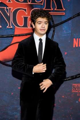 abb Gaten Matarazzo zu Gast auf dem roten Teppich beim Grossen Fan-Event mit Screening der Netflix Serie STRANGER THINGS 5 im Tempelhof Airport am 18.11.2025 in Berlin Berlin Deutschland