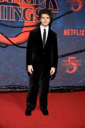 abb Gaten Matarazzo zu Gast auf dem roten Teppich beim Grossen Fan-Event mit Screening der Netflix Serie STRANGER THINGS 5 im Tempelhof Airport am 18.11.2025 in Berlin Berlin Deutschland